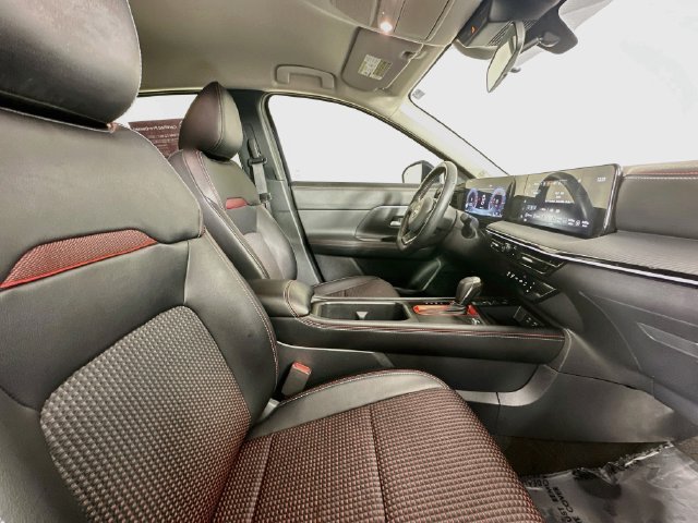 Used 2025 Nissan Kicks SR FWD image 27