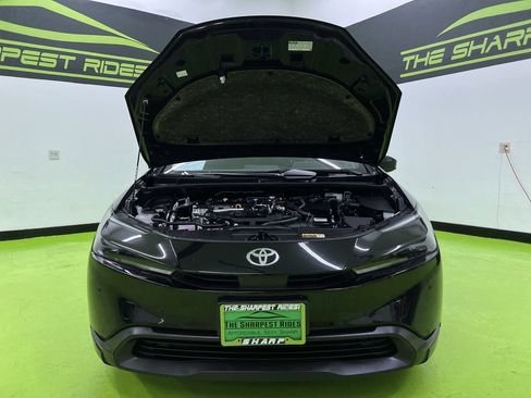 Used 2025 Toyota Prius LE AWD/4WD image 4