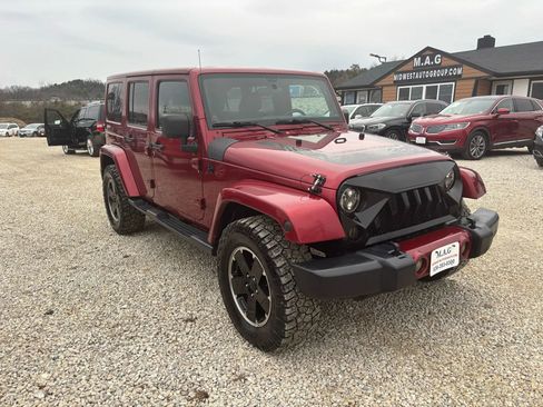 Used 2012 Jeep Wrangler Unlimited Sahara image 7