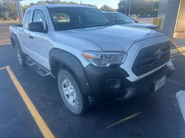 Used 2017 Toyota Tacoma SR RWD image 3