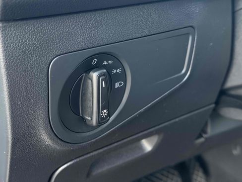 Used 2018 Volkswagen Tiguan S image 29