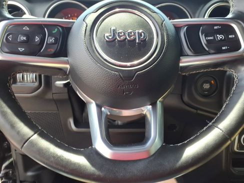 Used 2018 Jeep Wrangler Unlimited Sahara AWD/4WD image 12