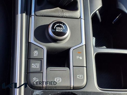 Certified 2025 Kia Sorento S image 7