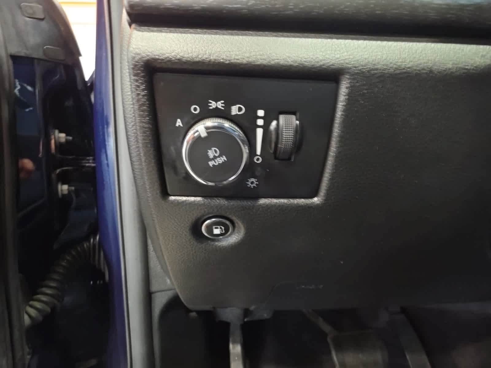 Used 2018 Jeep Grand Cherokee Laredo AWD/4WD image 18