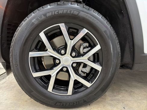 Used 2024 Jeep Grand Cherokee L Limited w/ Luxury Tech Group II image 15