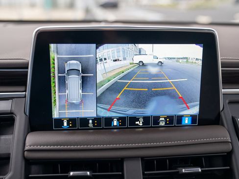 Used 2021 Chevrolet Tahoe Z71 w/ Z71 Off-Road Package image 18