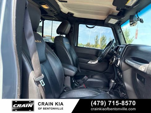 Used 2014 Jeep Wrangler Unlimited Sahara w/ Connectivity Group AWD/4WD image 12