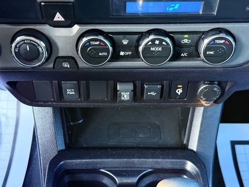 Used 2021 Toyota Tacoma TRD Off-Road image 21