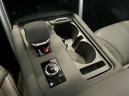 Certified 2025 Land Rover Discovery Dynamic SE AWD/4WD image 20