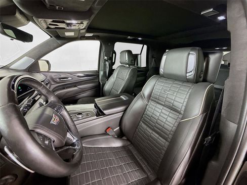 Used 2024 Cadillac Escalade V AWD/4WD image 2