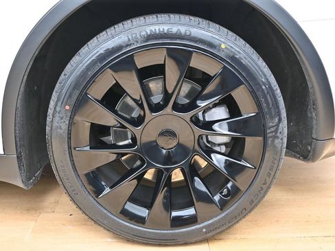 Used 2022 Tesla Model Y Long Range AWD/4WD image 10