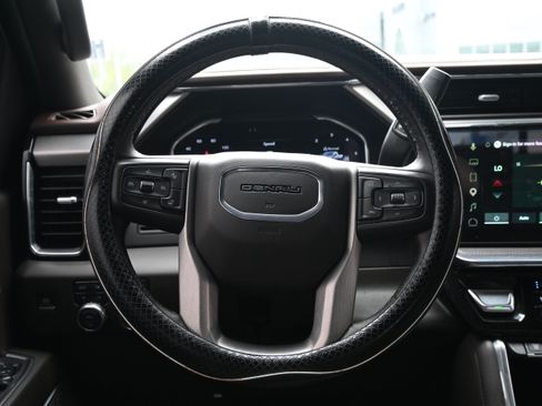 Used 2025 GMC Sierra 3500 Denali AWD/4WD image 19