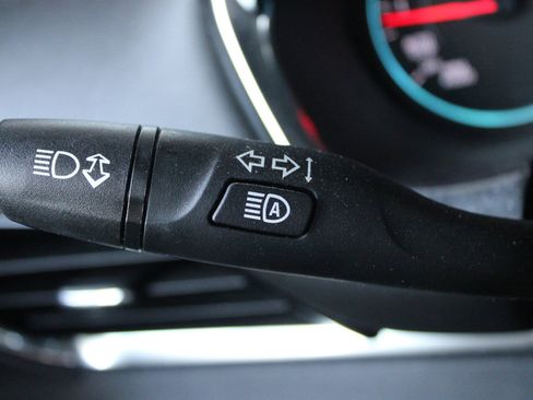 Used 2023 Chevrolet Traverse LT image 30