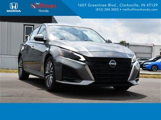 Used 2023 Nissan Altima 2.5 SV image 1