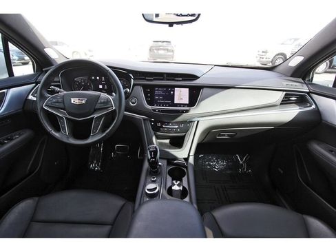 Certified 2024 Cadillac XT5 Sportv w/ Technology Package image 9