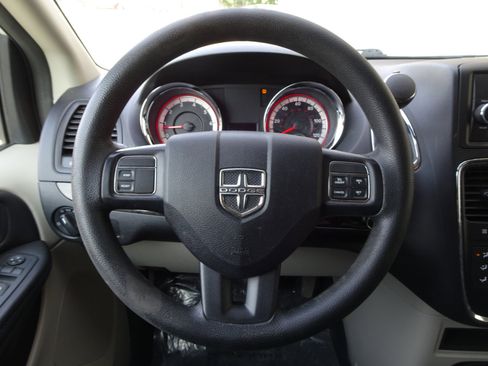 Used 2016 Dodge Grand Caravan SE w/ Quick Order Package 29E SE image 17