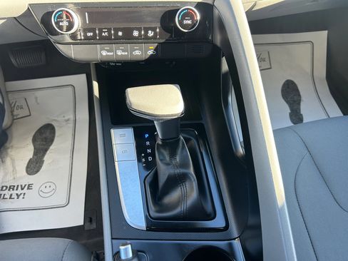 Certified 2022 Hyundai Elantra SEL image 22