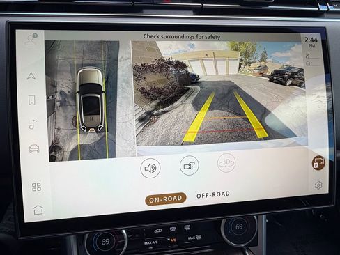 Used 2023 Land Rover Range Rover SE image 40