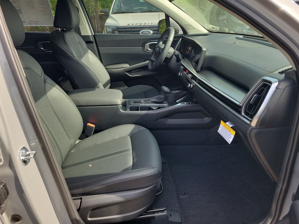 New 2026 Kia Sorento S w/ S Panoramic Sunroof Package FWD image 7