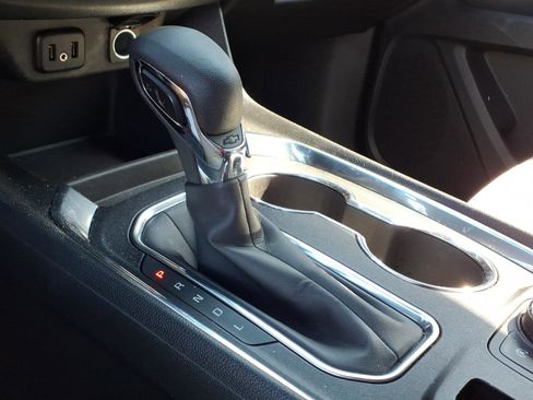 Used 2023 Chevrolet Traverse LS FWD image 15