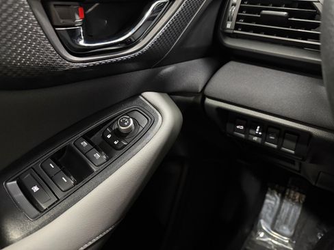 Used 2020 Subaru Outback Premium image 6