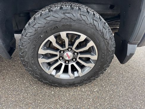 Certified 2020 GMC Sierra 1500 AT4 w/ Technology Package image 12