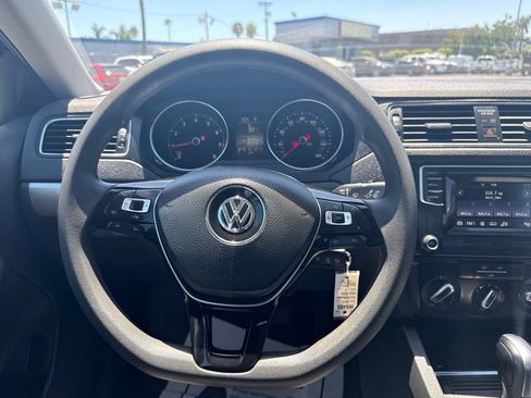 Used 2017 Volkswagen Jetta S FWD image 9