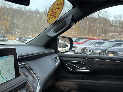 Used 2023 GMC Yukon SLT w/ SLT Luxury Package image 24