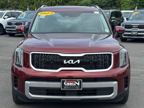 Used 2023 Kia Telluride EX w/ EX Captain's Chair Package AWD/4WD image 2