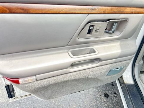 Used 1998 Oldsmobile 88 FWD image 20
