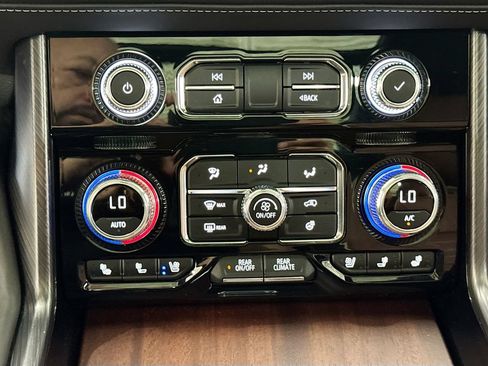 Used 2023 GMC Yukon Denali Ultimate AWD/4WD image 18