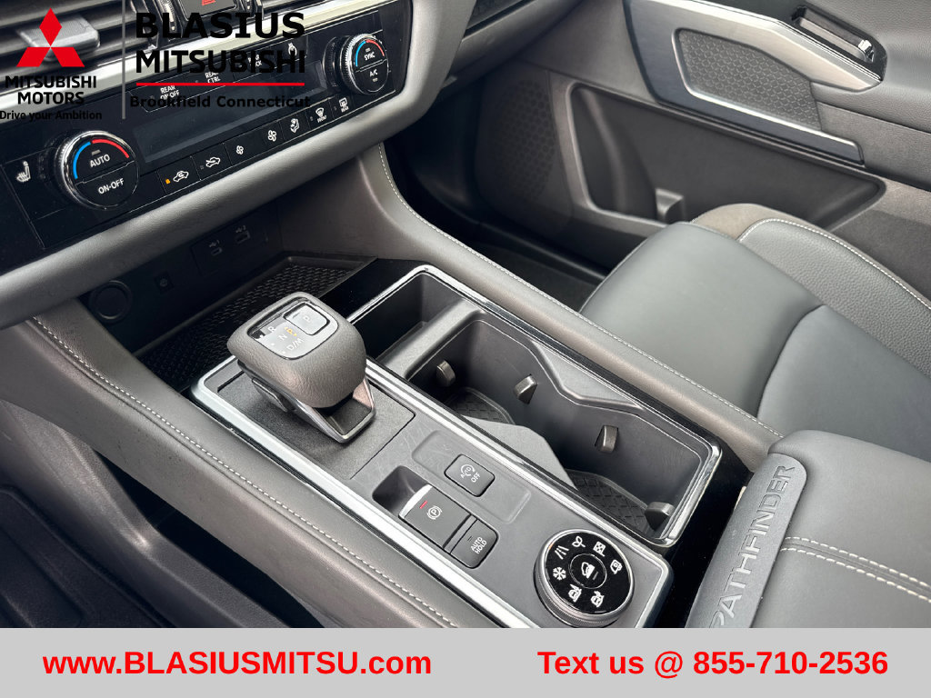 Used 2025 Nissan Pathfinder SL AWD/4WD image 21