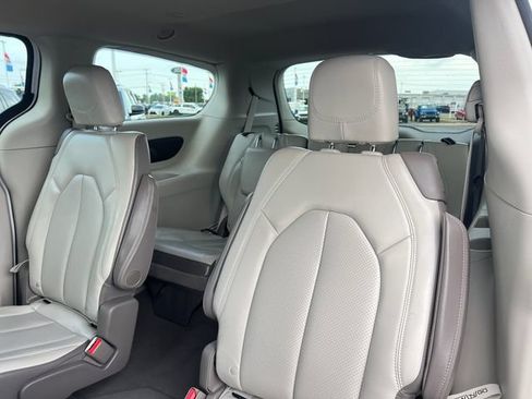 Used 2021 Chrysler Voyager Lxi w/ Cold Weather Group FWD image 28