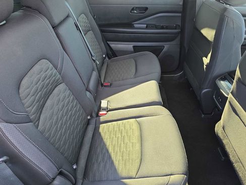 Used 2023 Nissan Pathfinder SV image 17