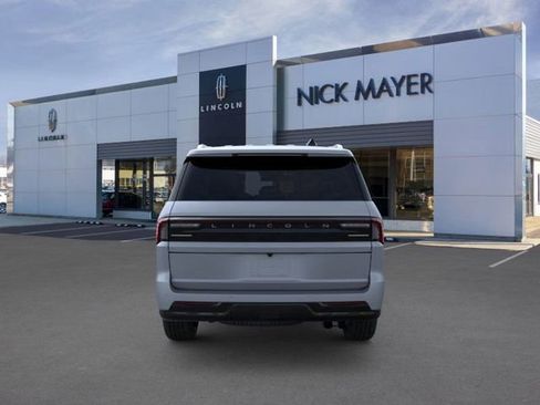 New 2026 Lincoln Navigator Reserve image 5