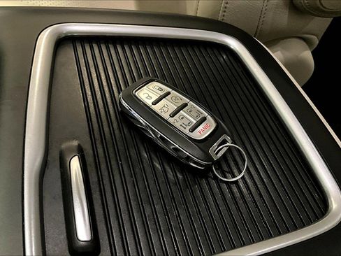 Used 2019 Chrysler Pacifica Touring-L Plus w/ Advanced Safetytec Group FWD image 35