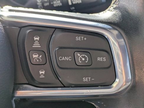 Used 2020 Jeep Wrangler Unlimited Sahara image 21
