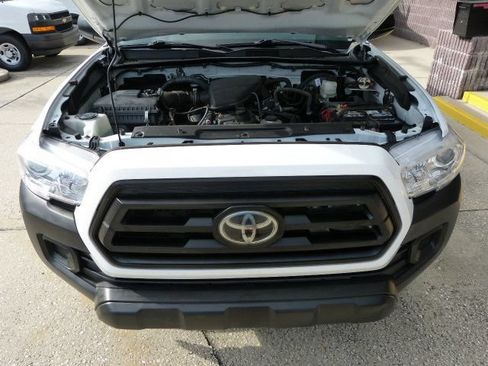 Used 2022 Toyota Tacoma SR RWD image 9