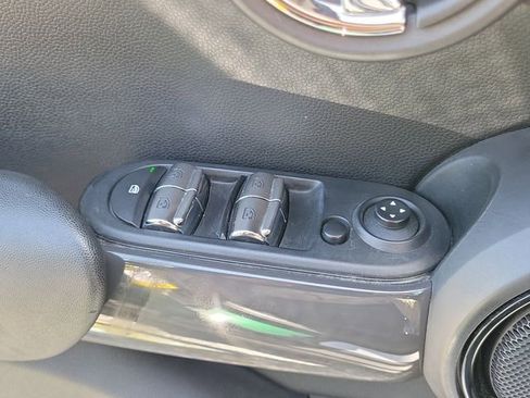 Used 2017 MINI Cooper 4-Door Hardtop FWD image 17