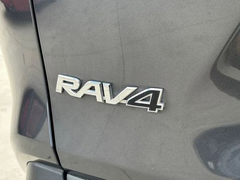 Used 2020 Toyota RAV4 XLE image 12