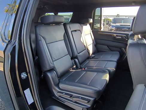 Used 2025 Chevrolet Suburban Z71 AWD/4WD image 26