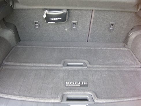 Used 2021 Nissan Rogue Sport SV FWD image 29