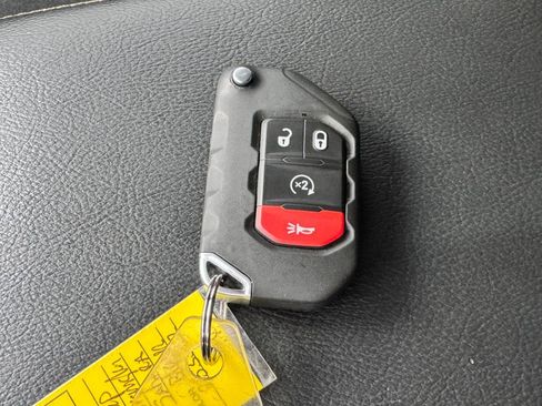 Used 2024 Jeep Wrangler Sahara image 29