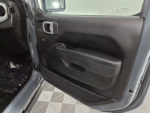 Used 2025 Jeep Wrangler Willys image 37