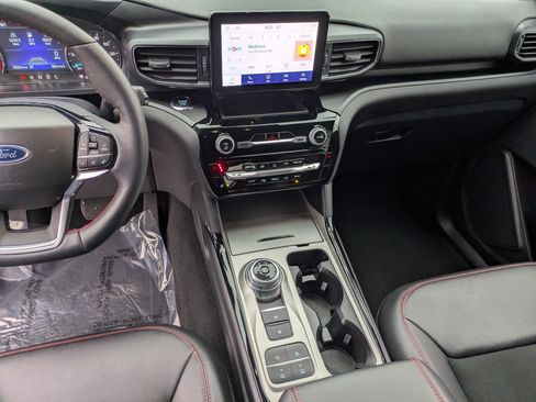 Certified 2024 Ford Explorer ST-Line w/ Class IV Trailer Tow Package image 23