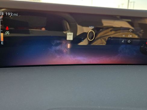 Used 2024 Lincoln Nautilus Premier image 18