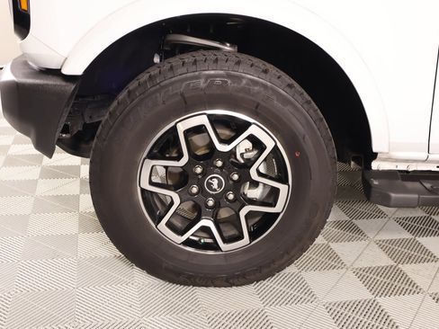 Used 2024 Ford Bronco Outer Banks AWD/4WD image 18
