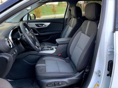 Used 2023 Chevrolet Blazer LT image 9