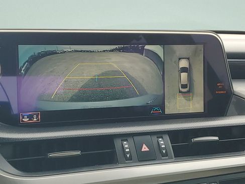 Used 2019 Lexus ES 300h Ultra Luxury w/ Accessory Package 2 image 17