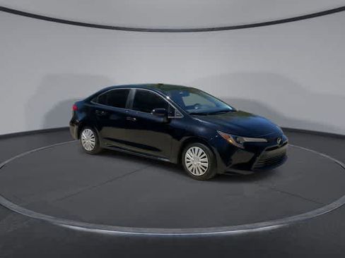 Used 2025 Toyota Corolla LE FWD image 2